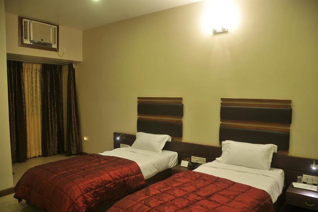 Jk Residency Kelakam Hotel Ngoại thất bức ảnh