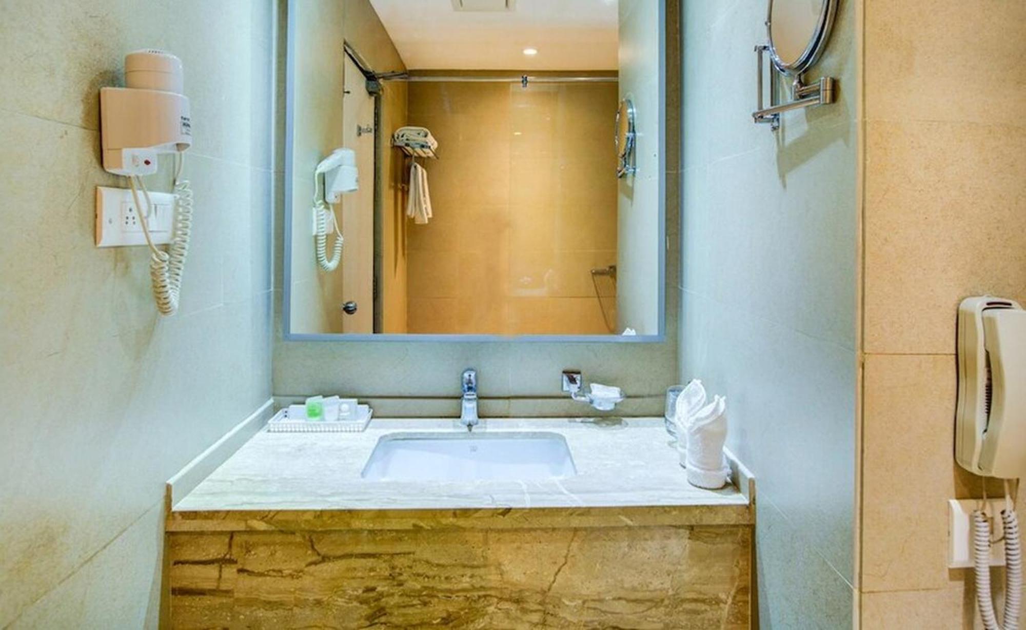 Jk Residency Kelakam Hotel Ngoại thất bức ảnh